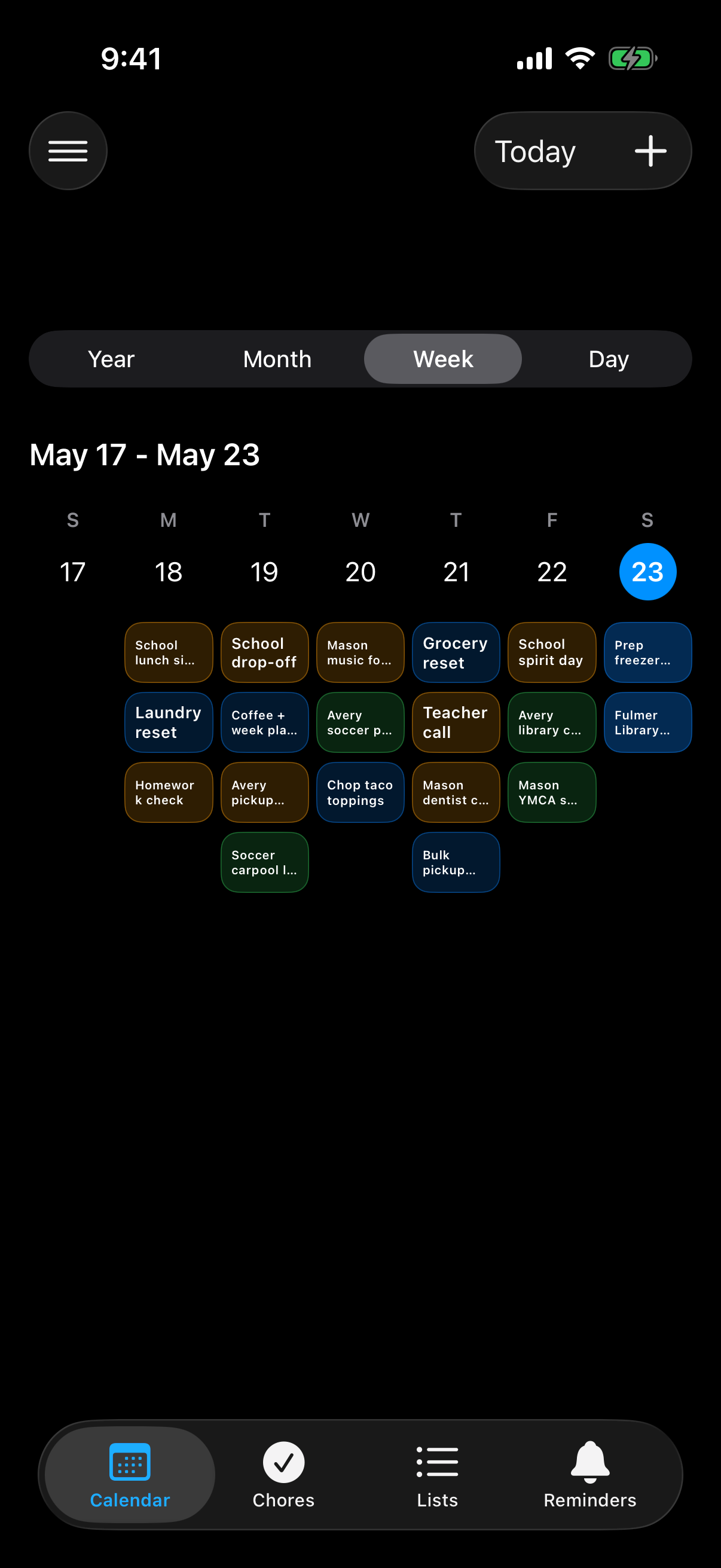Berg App calendar week view showing shared family events